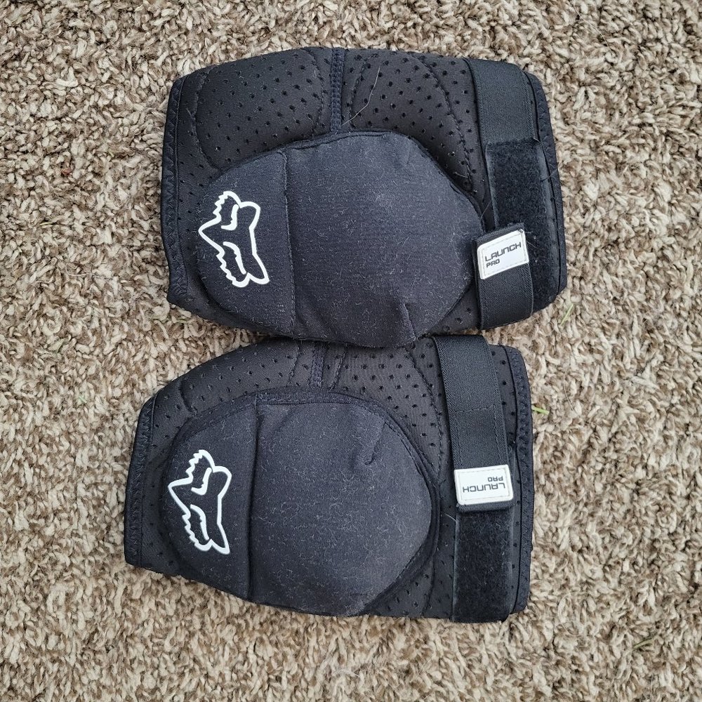 Elbow pads